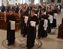Le retour de la soutane chez les prêtres français