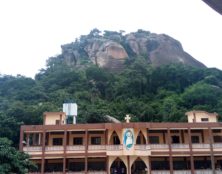 Bénin : 7000 catholiques ont effectué un pèlerinage à la grotte de Notre-Dame d’Arigbo pour la protection de leurs pays contre l’Islam
