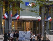 Des Parisiens devant le ministère de la santé pour dire à Mme Buzyn  qu’un enfant ne peut pas être volontairement privé de père