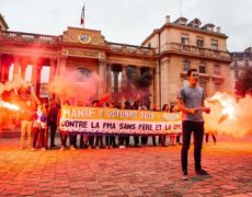 Loi sur la bioéthique : manifestation devant l’Assemblée nationale
