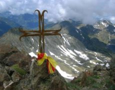 L’armée n’installera plus de croix religieuses sur les sommets des montagnes catalanes ?