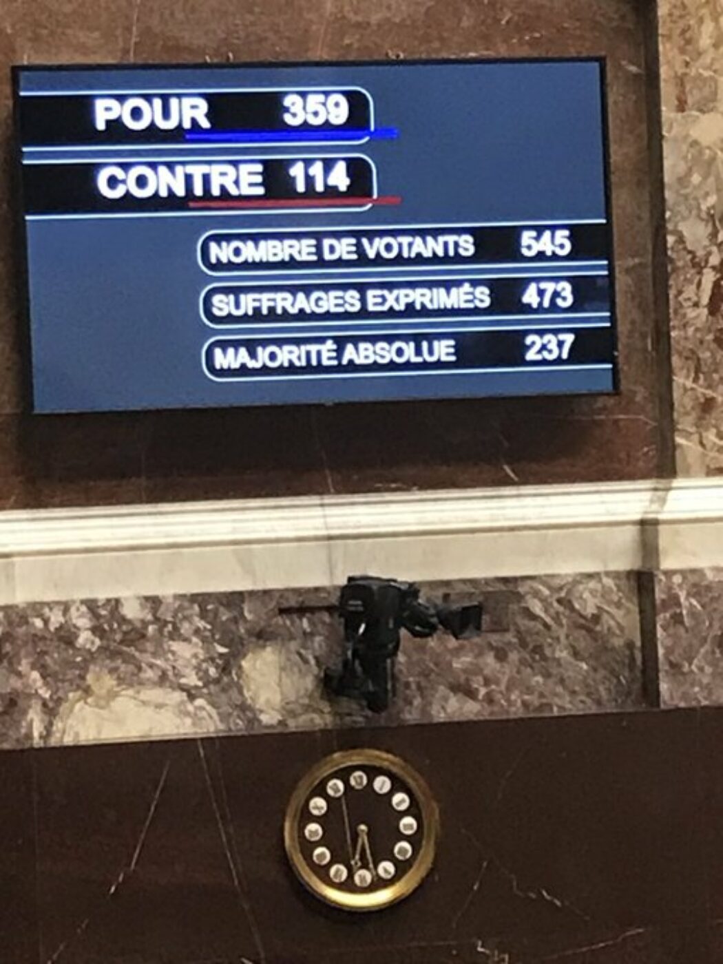 114 députés votent contre la loi de bioéthique