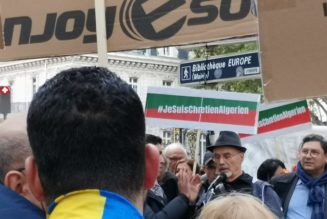 Manifestation devant l’ambassade d’Algérie, en soutien aux chrétiens d’Algérie