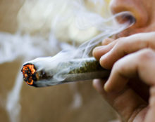 « Dégagez, on n’entend pas si la police arrive. Vous nous empêchez de travailler »