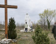 Retrait d’une statue de la vierge Marie dans un village de 283 habitants : les laïcards ont perdu