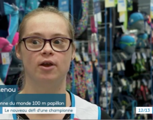 Atteinte de trisomie 21, elle est devenue championne de natation et s’intègre sur le marché du travail