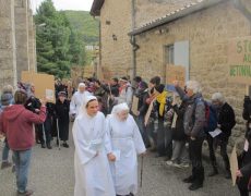 La Famille Missionnaire de Notre Dame dépose plainte contre les auteurs des affichages et des graffitis sauvages