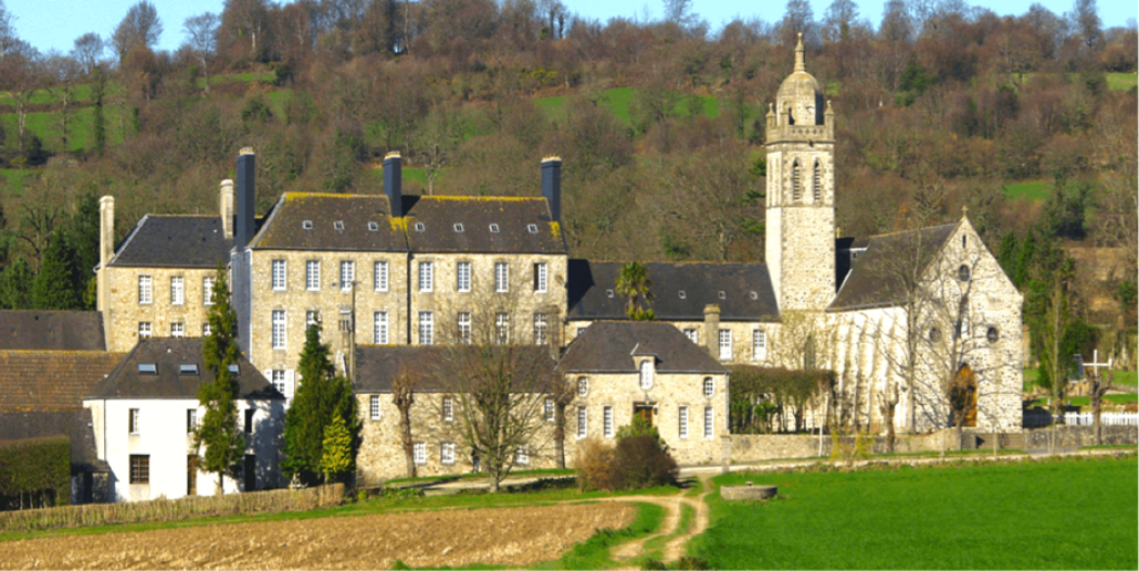 L’abbaye Notre-Dame-De-Grâce de Bricquebec : son histoire et ses pâtés