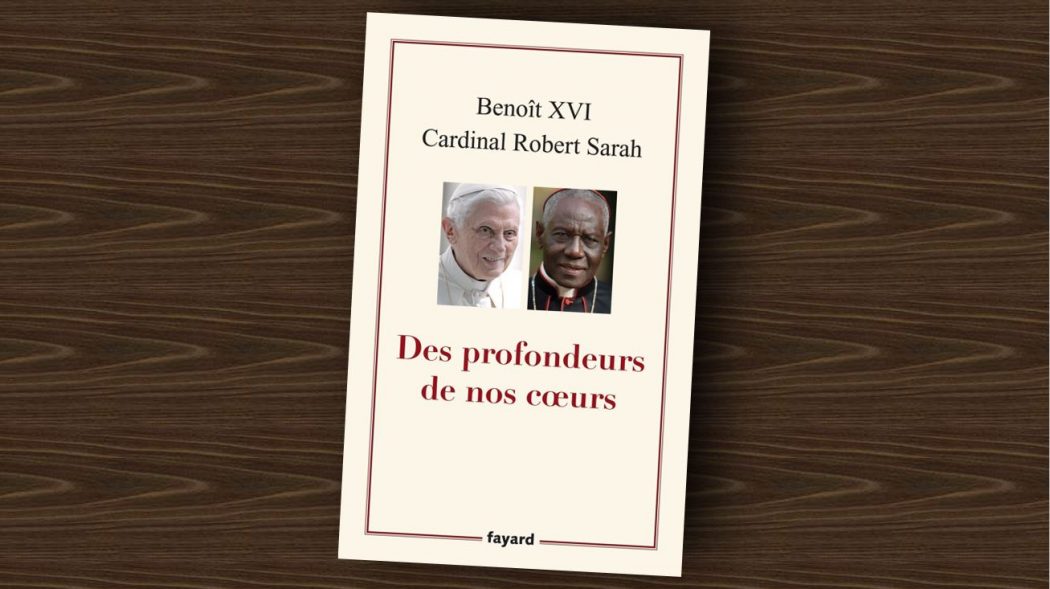 Des profondeurs de nos cœurs : “Le nom de Benoit XVI ne sera pas retiré de la couverture”