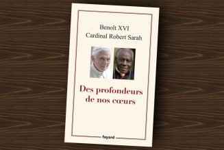 Cardinal Sarah : “On a voulu bâillonner Benoît XVI. Il a voulu parler au monde, mais on a cherché à discréditer sa parole”