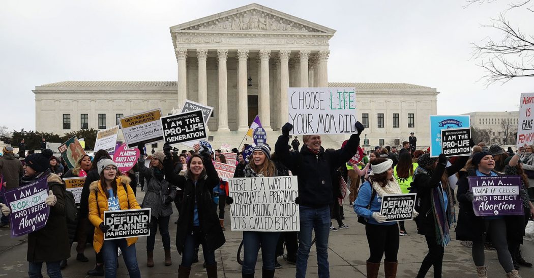 Etats-Unis : 207 parlementaires pour reconsidérer voire annuler l’arrêt sur l’avortement