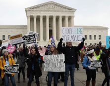 Etats-Unis : 207 parlementaires pour reconsidérer voire annuler l’arrêt sur l’avortement