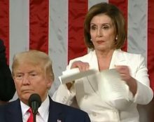 Donald Trump ridiculise Nancy Pelosi