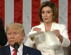 Donald Trump ridiculise Nancy Pelosi