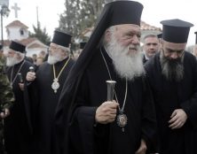 L’archevêque Iéronimos, chef de l’Eglise orthodoxe grecque, a béni les patrouilleurs anti-migrants