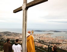 Mgr Dominique Rey a béni la ville de Toulon