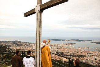 Mgr Dominique Rey a béni la ville de Toulon
