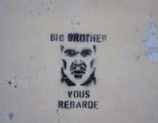 Vous reprendrez bien un peu de flicage?