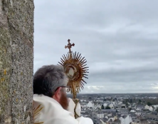 Procession du Très Saint Sacrement et bénédiction de la ville de Vannes