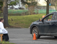 Face au coronavirus, des confessions en mode “drive-in” aux Etats-Unis
