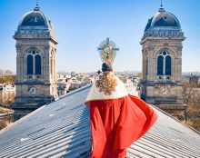 Paris : bénédiction depuis le toit de l’église Saint-François Xavier