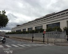 Dans la série, on nous prend pour des pélicans…