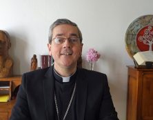 Soumission aux autorités ? Mgr Camiade rappelle que l’autorité de l’Église est entière et non discutable, dans sa manière d’organiser le culte à l’intérieur des églises