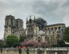 Vénération de la Sainte Couronne à Notre-Dame de Paris