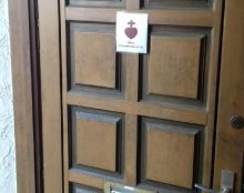 Mettons l’image du Sacré Cœur de Jésus sur la porte de notre maison