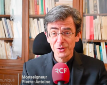 Mgr Bozo: le gouvernement mésestime la dimension religieuse de l’humanité