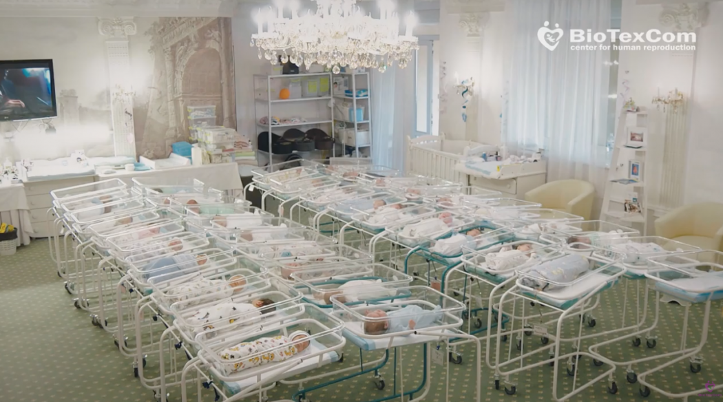 Scandale des bébés ukrainiens : quelles solutions pour les enfants?