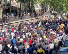 Manifestation pour le grand remplacement sous l’oeil complaisant des autorités
