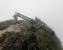 La croix au sommet du Pic Saint-Loup a été coupée