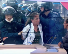 Sibeth : « Je ne saurais pas expliquer à mes enfants s’il est normal ou pas de jeter des pierres sur les forces de l’ordre »