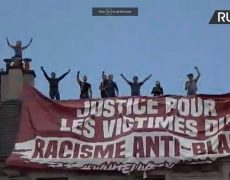 Face au racisme des pro-Traoré,  de courageux militants dressent une banderole contre le racisme anti-blanc