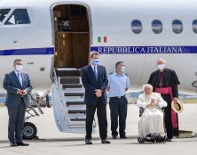 Après avoir montré qu’il faut prendre soin de nos aînés, Benoît XVI rentre à Rome