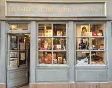 La librairie Notre-Dame de France ferme ses portes et liquide son stock