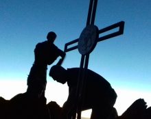 Concours de l’été de Notre-Dame de Chrétienté : montrez vos croix !