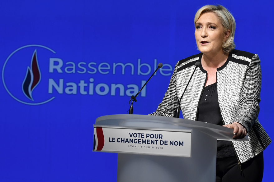 Marine Le Pen cherche-t-elle à favoriser une vraie candidature de droite ?