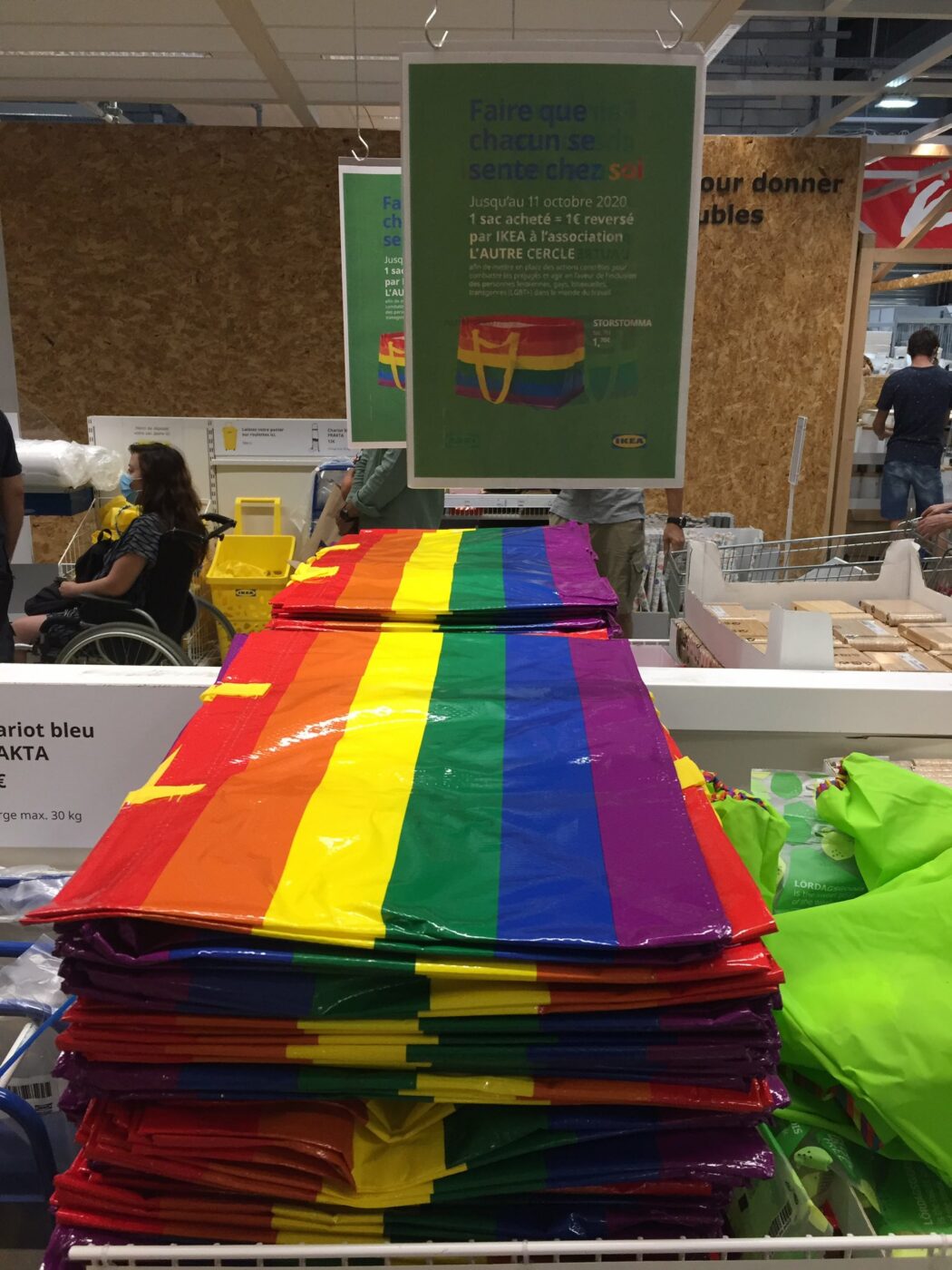 IKEA impose le financement de l’idéologie totalitaire LGBT à ses clients
