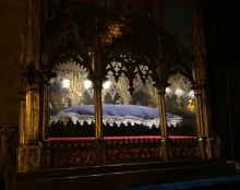 589 ans après sa mort et 100 ans après sa canonisation, Jeanne d’Arc franchit les portes de Paris