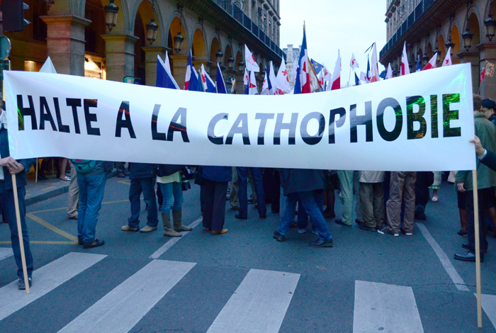 LFI s’en prend aux “extrémistes” catholiques