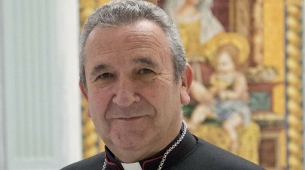 Refus de communion sur la langue : un évêque espagnol s’excuse