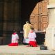 St-Germain-en-Laye : messe devant une église fermée