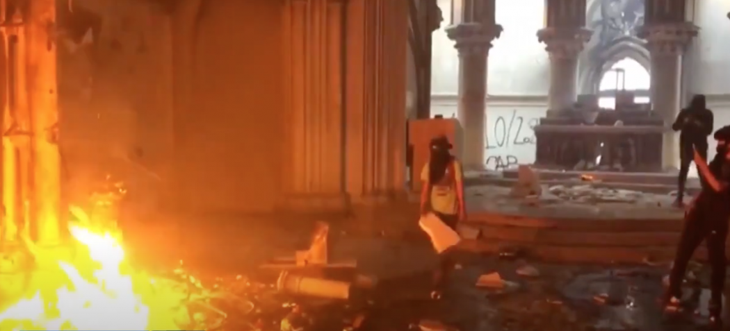 Chili: 2 églises incendiées par l’extrême-gauche