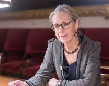 Réforme de l’adoption : au profit du lobby LGBT ?