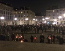 A Versailles, des catholiques se rassemblent devant la cathédrale pour demander la messe