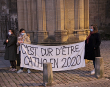 Manifestation pour la messe à Bayonne, rejointe par Mgr Aillet