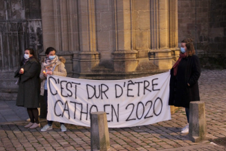Manifestation pour la messe à Bayonne, rejointe par Mgr Aillet