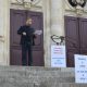 Manifestation à Orange pour la messe